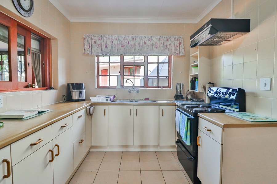 3 Bedroom Property for Sale in Middedorp Western Cape